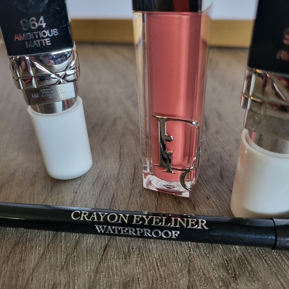 Dior makeup bag and makeup - Picture 8 of 8